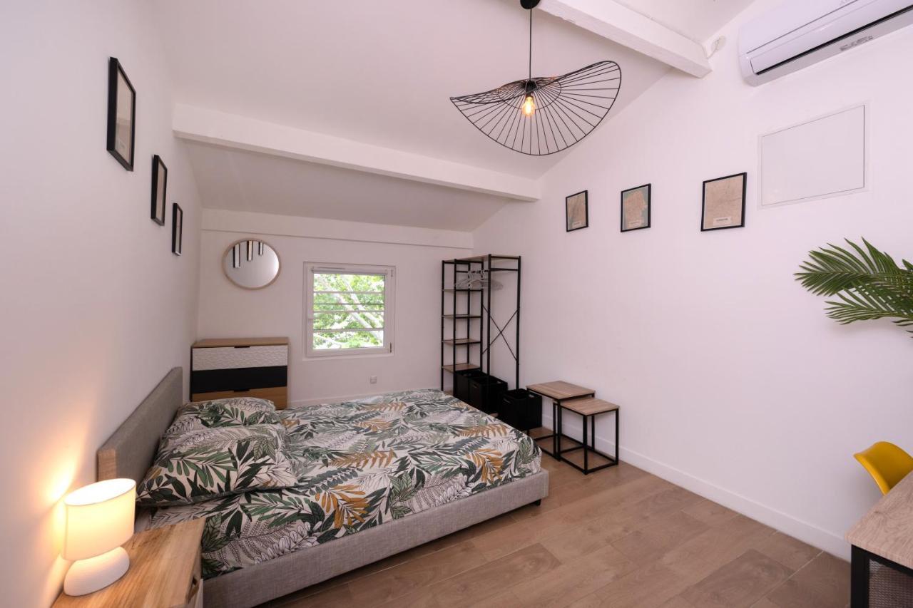 Le Nostradamus - Magnifique Appartement Cours Principal Plein Centre Avec Parking Salon-de-Provence Eksteriør billede