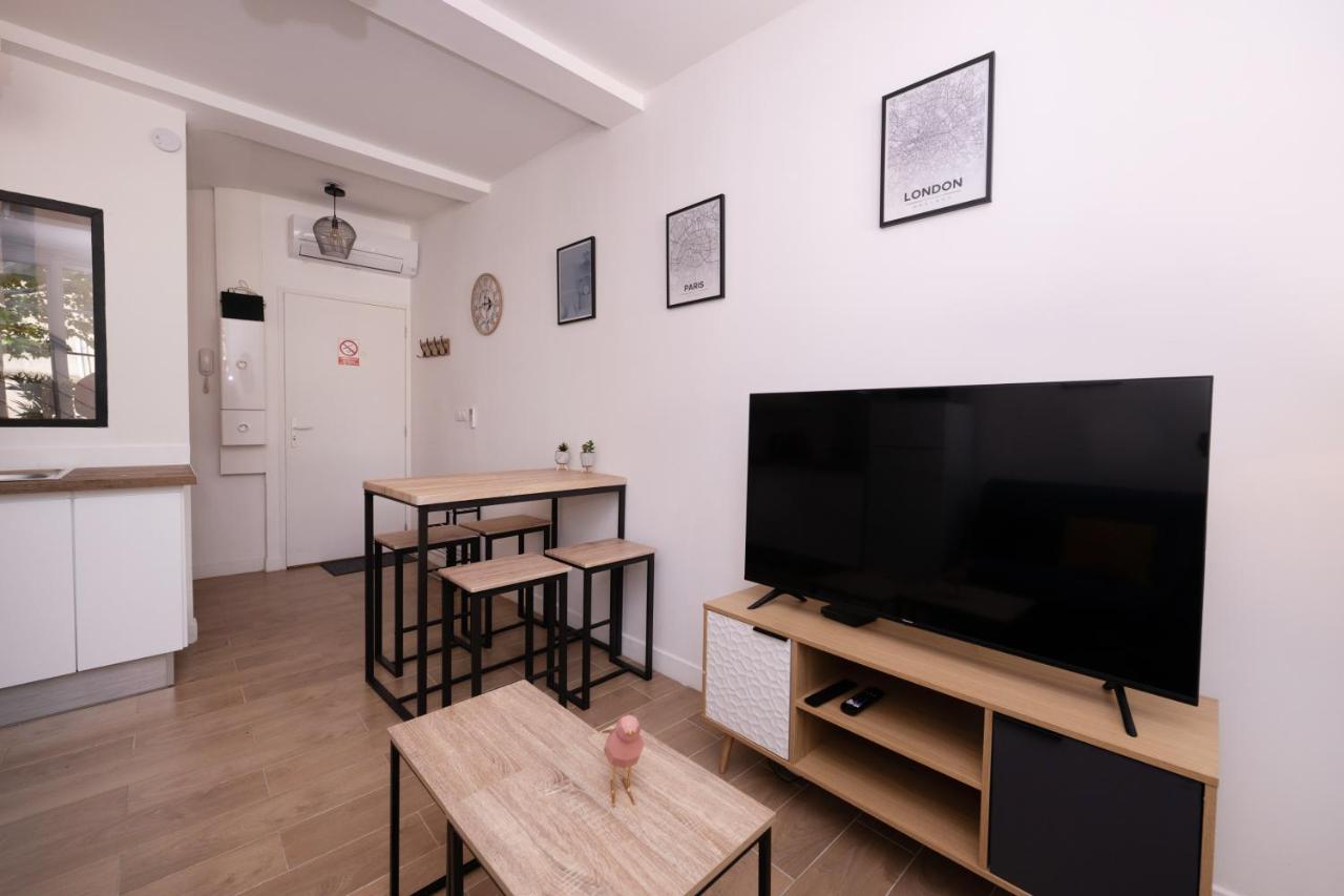 Le Nostradamus - Magnifique Appartement Cours Principal Plein Centre Avec Parking Salon-de-Provence Eksteriør billede